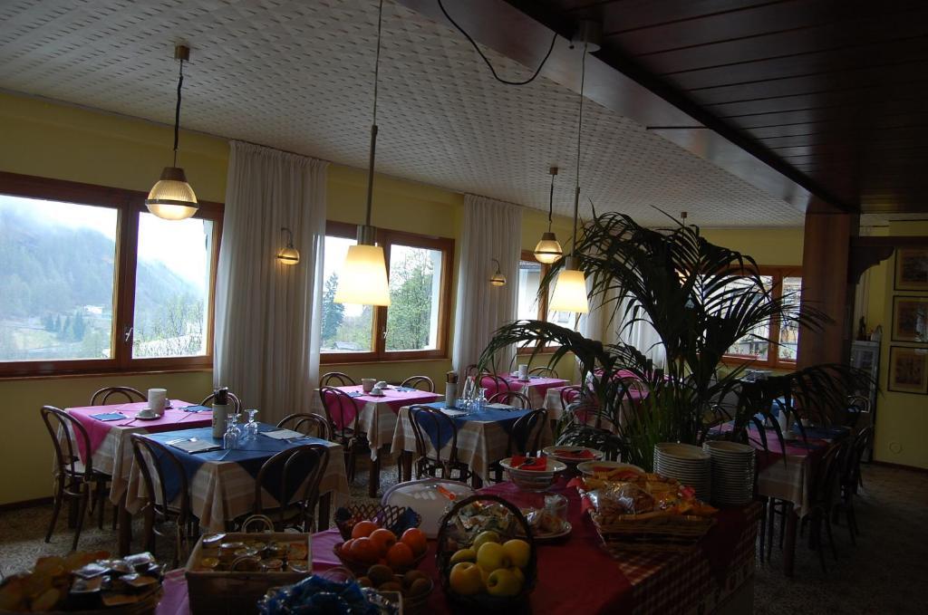 Rezia Hotel Chiesa in Valmalenco Exterior photo